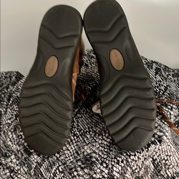 NWT EARTH ORIGINS Suede Crowley Brown Lace-Up/Zip Ankle Boots - Picture 6 of 8